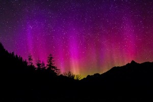 aurora-borealis-1065013_640